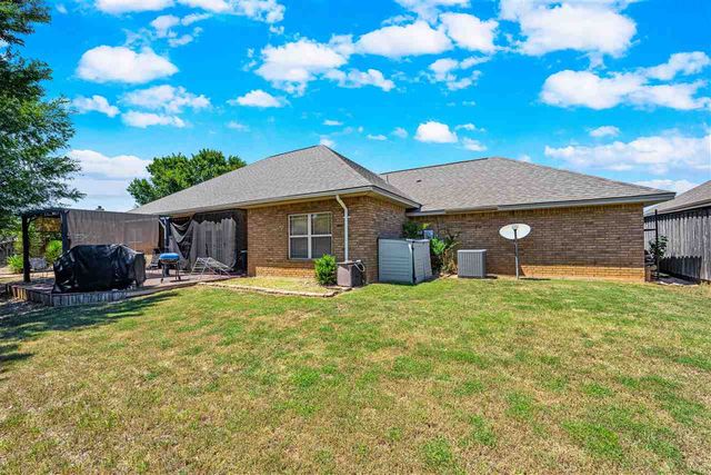 3601 NE Fieldcrest Dr, Lawton, OK 73507