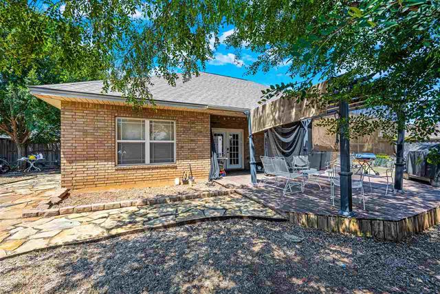 3601 NE Fieldcrest Dr, Lawton, OK 73507