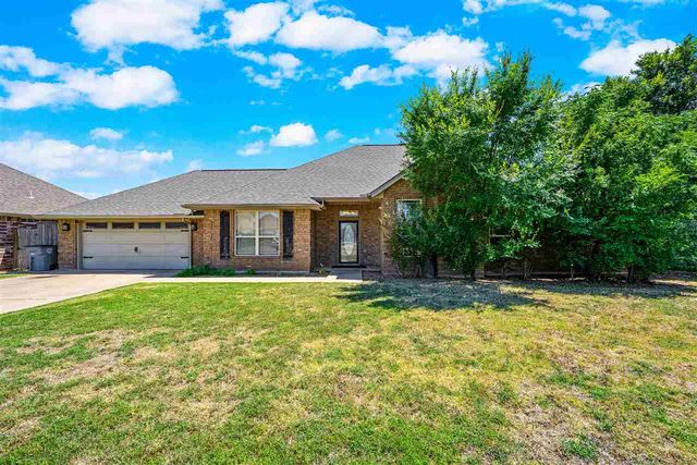 3601 NE Fieldcrest Dr, Lawton, OK 73507