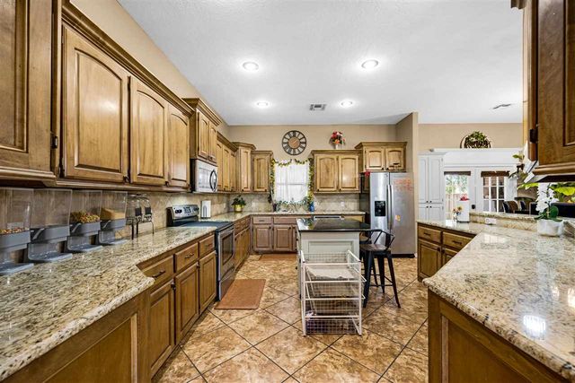 3601 NE Fieldcrest Dr, Lawton, OK 73507