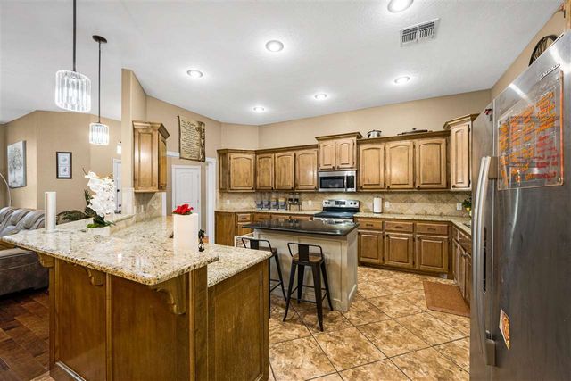 3601 NE Fieldcrest Dr, Lawton, OK 73507