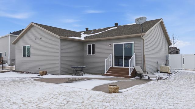 6306 56th Avenue S, Fargo, ND 58104