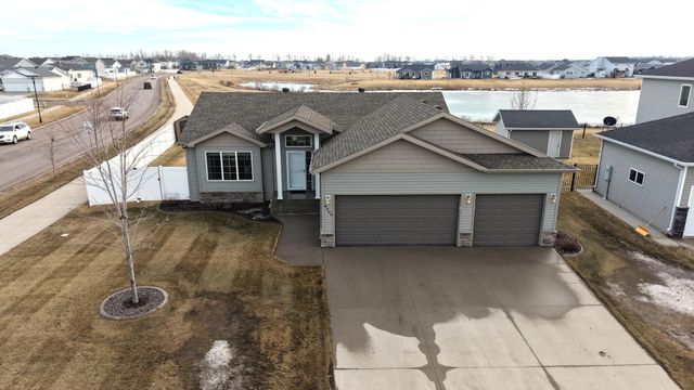 6306 56th Avenue S, Fargo, ND 58104