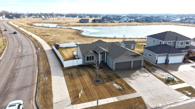 6306 56th Avenue S, Fargo, ND 58104