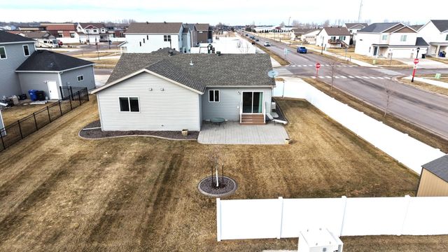 6306 56th Avenue S, Fargo, ND 58104