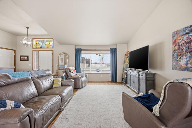 6306 56th Avenue S, Fargo, ND 58104