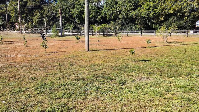 15780 N 62nd Pl N, Loxahatchee, FL 33470