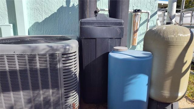 15780 N 62nd Pl N, Loxahatchee, FL 33470