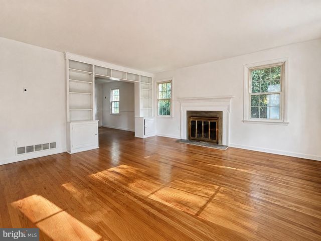 723 OLD EAGLE SCHOOL RD, Wayne, PA 19087