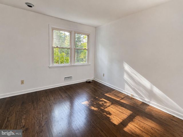 723 OLD EAGLE SCHOOL RD, Wayne, PA 19087