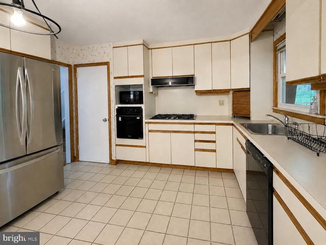 723 OLD EAGLE SCHOOL RD, Wayne, PA 19087