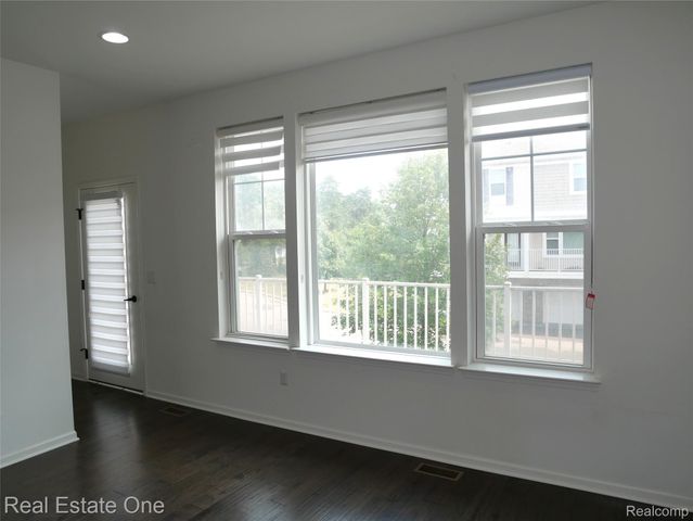 4637 BRADLEY Circle, Troy, MI 48085
