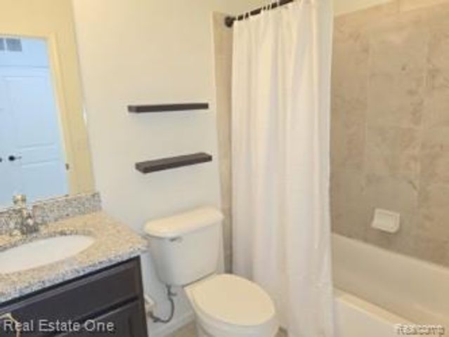 4637 BRADLEY Circle, Troy, MI 48085