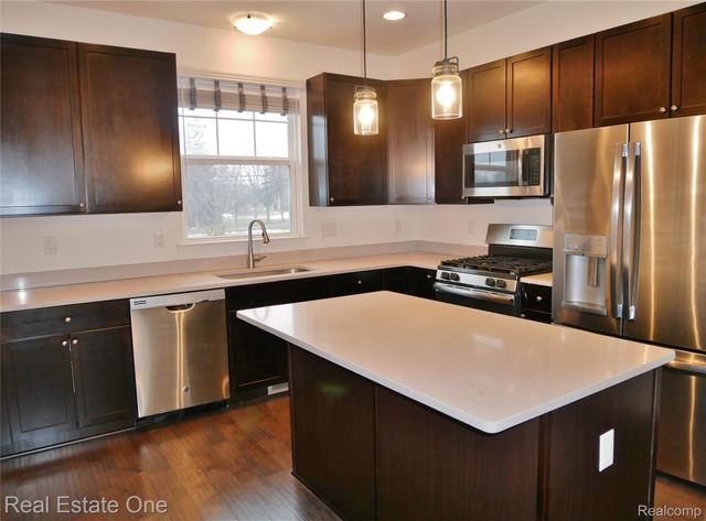 4637 BRADLEY Circle, Troy, MI 48085