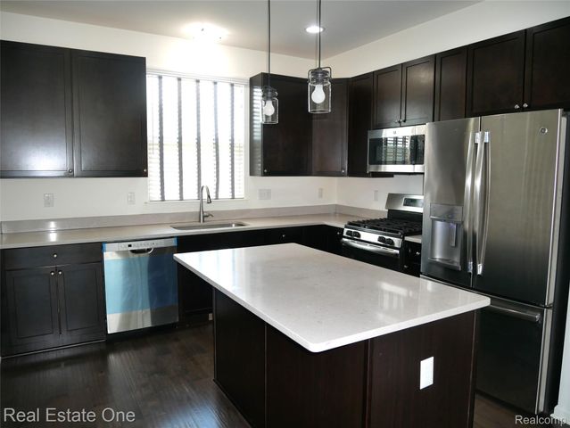 4637 BRADLEY Circle, Troy, MI 48085