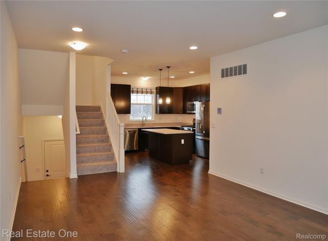 4637 BRADLEY Circle, Troy, MI 48085