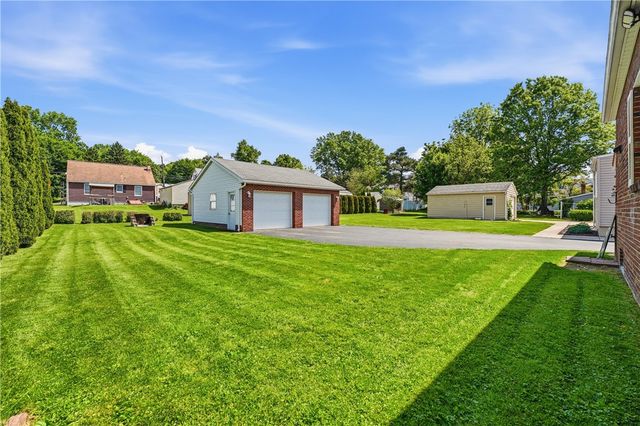 16 Kenneth Ave, Neshannock Twp, PA 16105