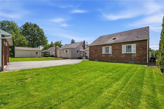 16 Kenneth Ave, Neshannock Twp, PA 16105