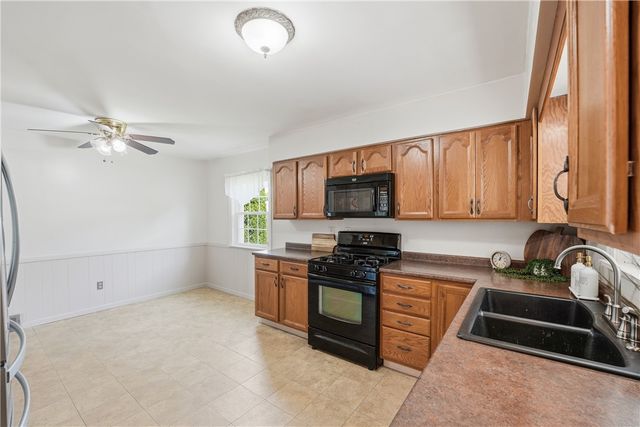 16 Kenneth Ave, Neshannock Twp, PA 16105