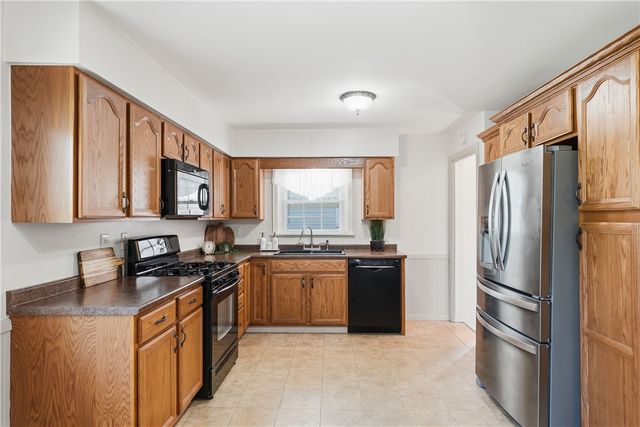16 Kenneth Ave, Neshannock Twp, PA 16105
