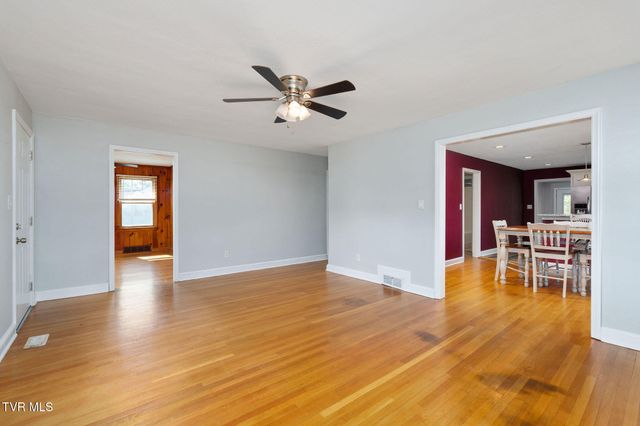 16235 Lee Highway, Bristol, VA 24202