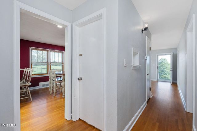 16235 Lee Highway, Bristol, VA 24202
