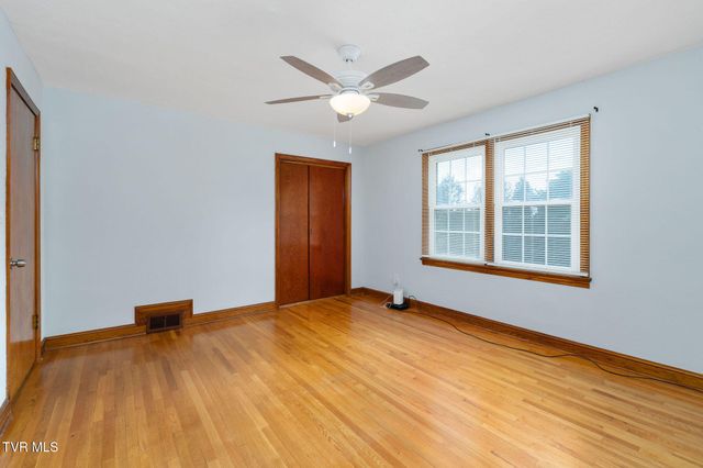 16235 Lee Highway, Bristol, VA 24202