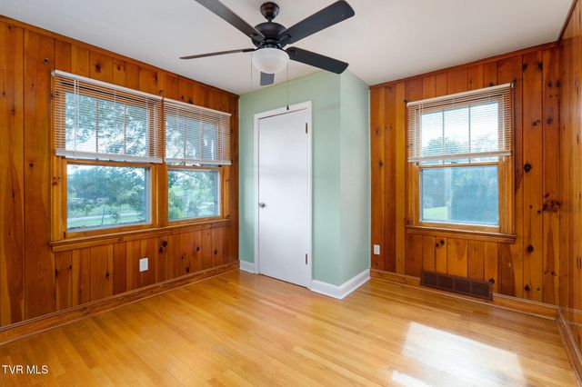 16235 Lee Highway, Bristol, VA 24202