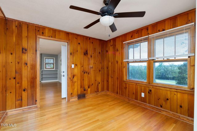 16235 Lee Highway, Bristol, VA 24202