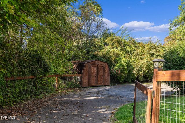 16235 Lee Highway, Bristol, VA 24202