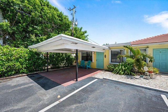 1 TROPICAL Drive 3, Ocean Ridge, FL 33435