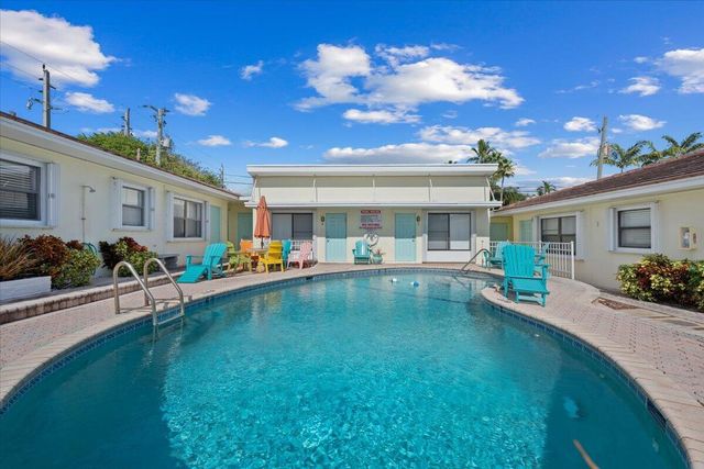 1 TROPICAL Drive 3, Ocean Ridge, FL 33435