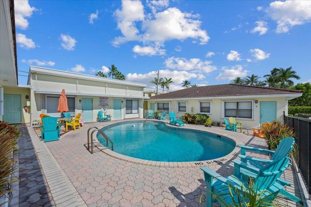 1 TROPICAL Drive 3, Ocean Ridge, FL 33435