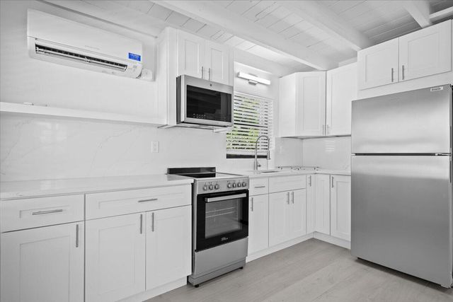 1 TROPICAL Drive 3, Ocean Ridge, FL 33435