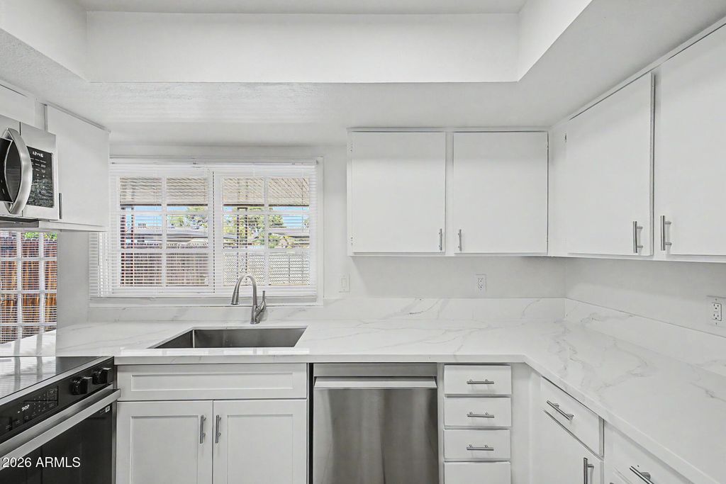 Image 16 of property listing at 6134 N 30TH Avenue, Phoenix, AZ 85017
