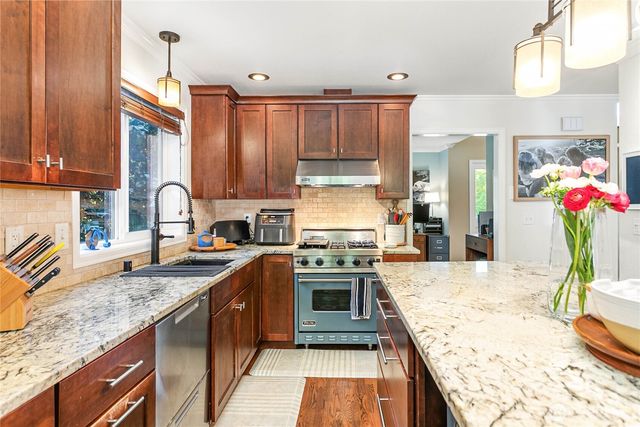 329 Viewcrest Road, Bellingham, WA 98229