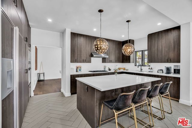 911 S Victoria Avenue, Los Angeles, CA 90019