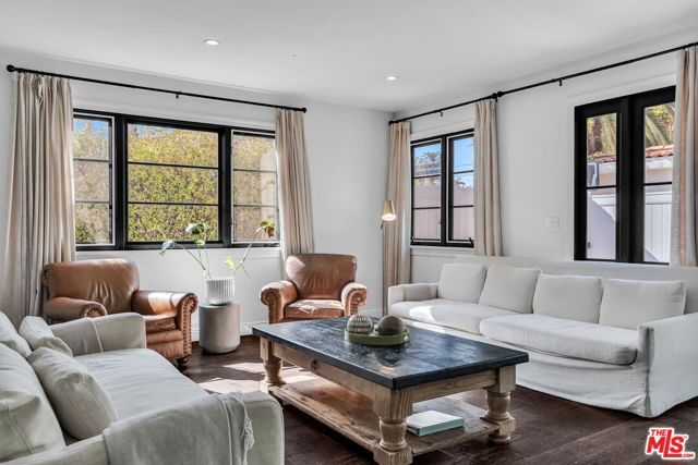 911 S Victoria Avenue, Los Angeles, CA 90019