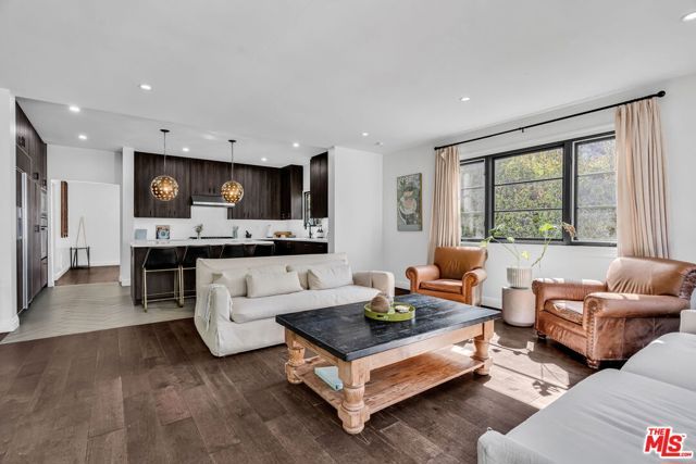 911 S Victoria Avenue, Los Angeles, CA 90019