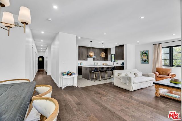 911 S Victoria Avenue, Los Angeles, CA 90019