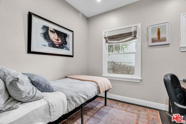 911 S Victoria Avenue, Los Angeles, CA 90019