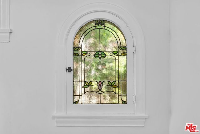 911 S Victoria Avenue, Los Angeles, CA 90019