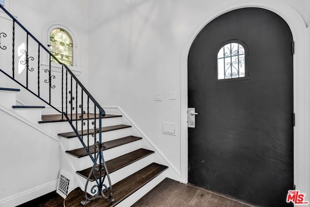 911 S Victoria Avenue, Los Angeles, CA 90019