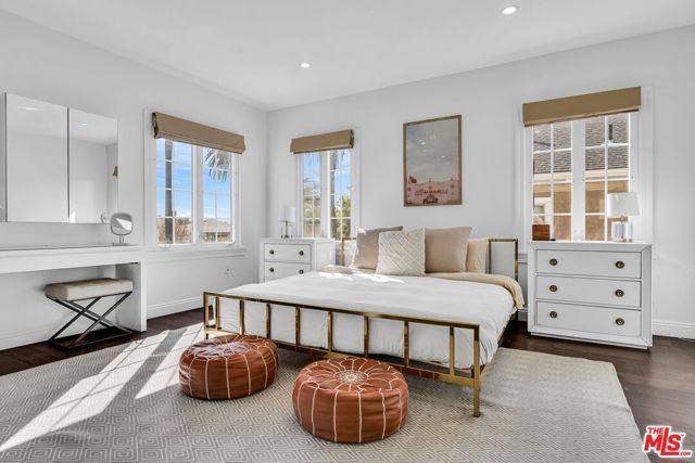 911 S Victoria Avenue, Los Angeles, CA 90019