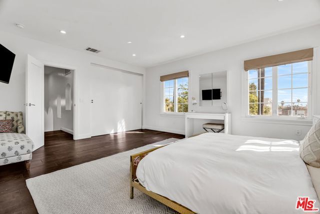 911 S Victoria Avenue, Los Angeles, CA 90019