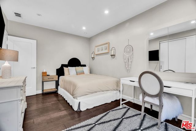 911 S Victoria Avenue, Los Angeles, CA 90019