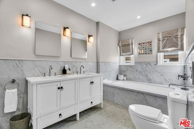 911 S Victoria Avenue, Los Angeles, CA 90019