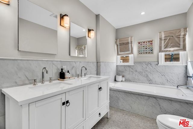 911 S Victoria Avenue, Los Angeles, CA 90019