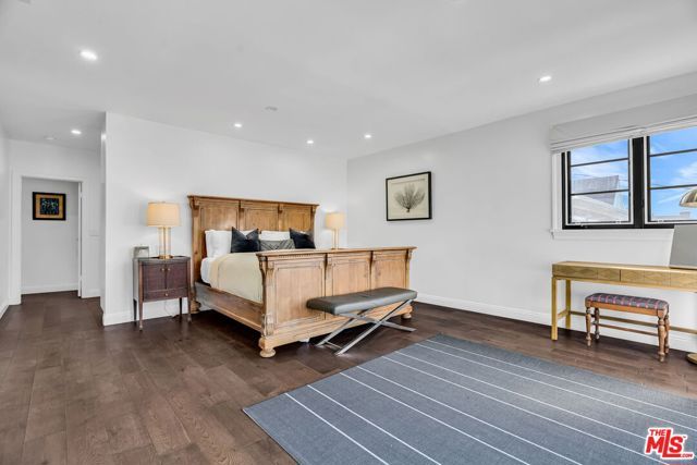 911 S Victoria Avenue, Los Angeles, CA 90019