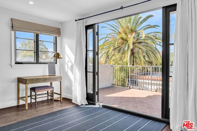 911 S Victoria Avenue, Los Angeles, CA 90019